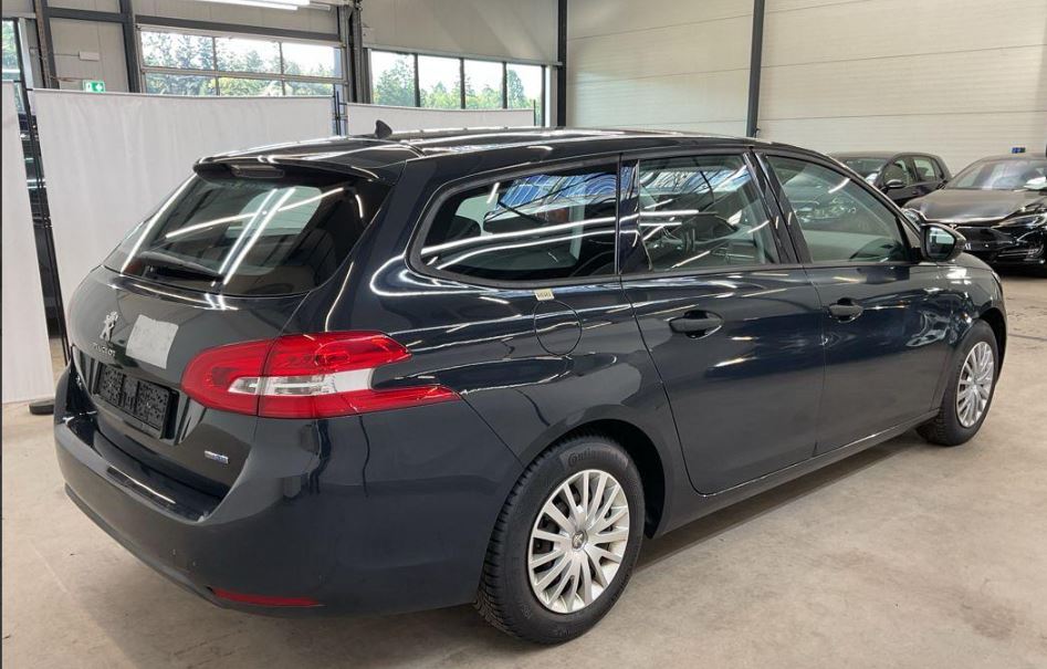 2015 Peugeot 308 SW 1.6 Blue HDI Active Occasion bei SamKall Motors in St. Gallen — Fahrzeugfoto 4