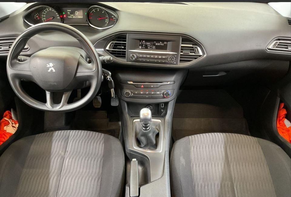 2015 Peugeot 308 SW 1.6 Blue HDI Active Occasion bei SamKall Motors in St. Gallen — Fahrzeugfoto 2