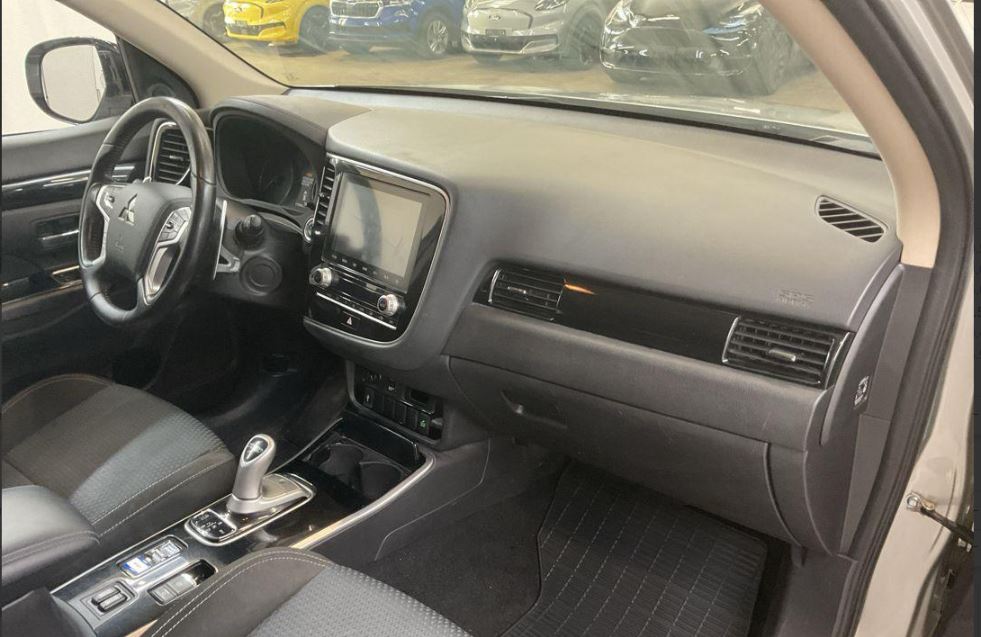2020 Mitsubishi MITSUBISHI Outlander 2.4 PHEV Value 4WD Automatic — 7
