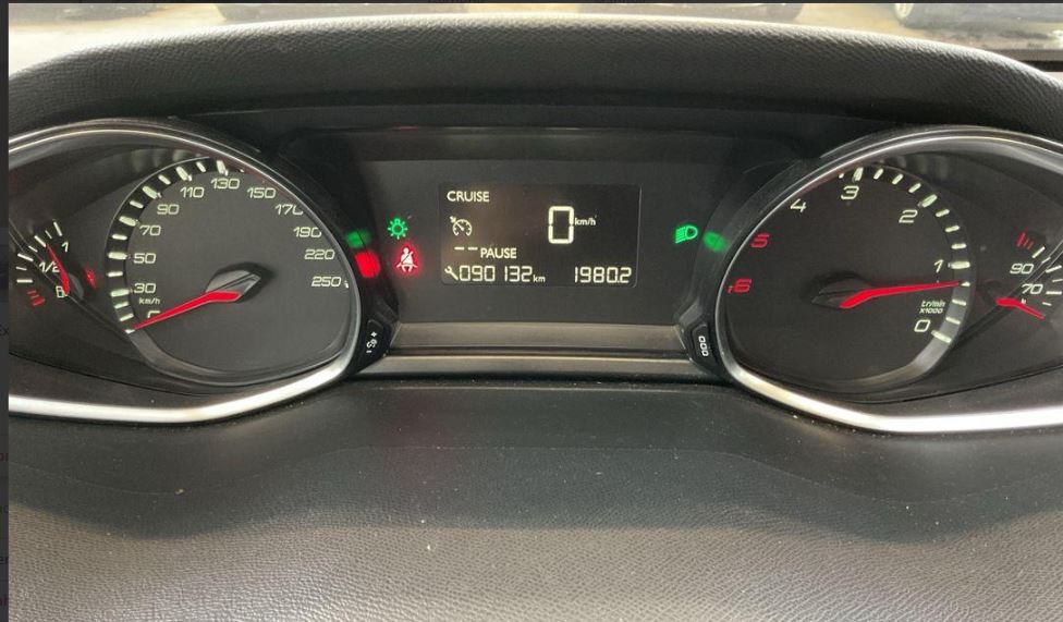 2015 Peugeot 308 SW 1.6 Blue HDI Active Occasion bei SamKall Motors in St. Gallen — Fahrzeugfoto 6