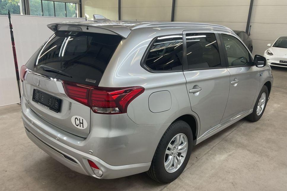 2020 Mitsubishi MITSUBISHI Outlander 2.4 PHEV Value 4WD Automatic — 6