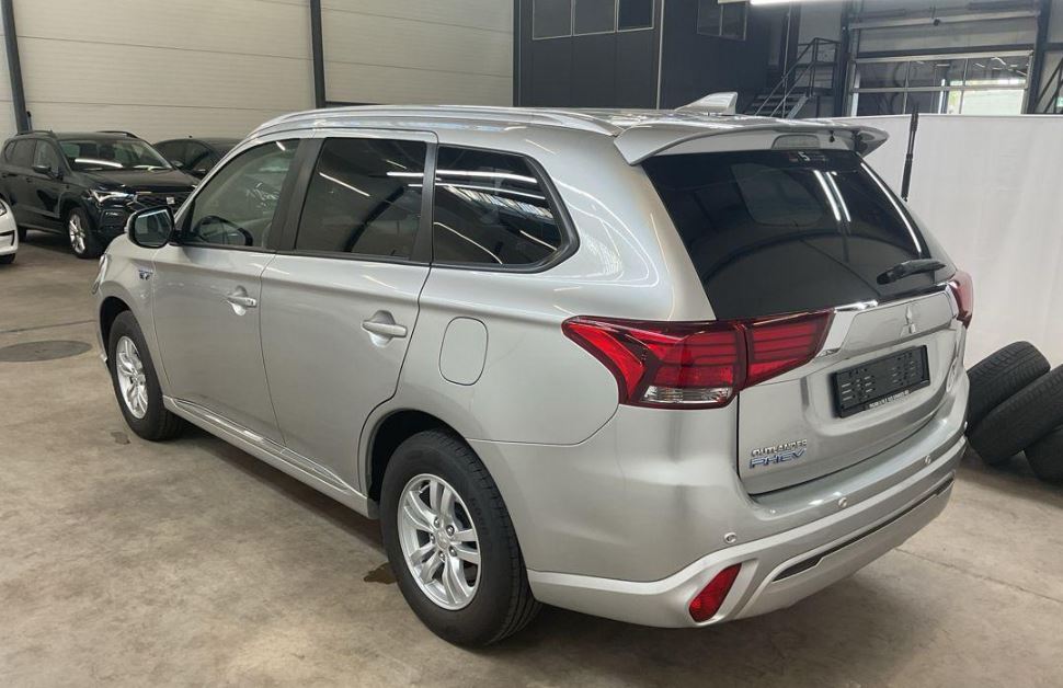 2020 Mitsubishi MITSUBISHI Outlander 2.4 PHEV Value 4WD Automatic — 3